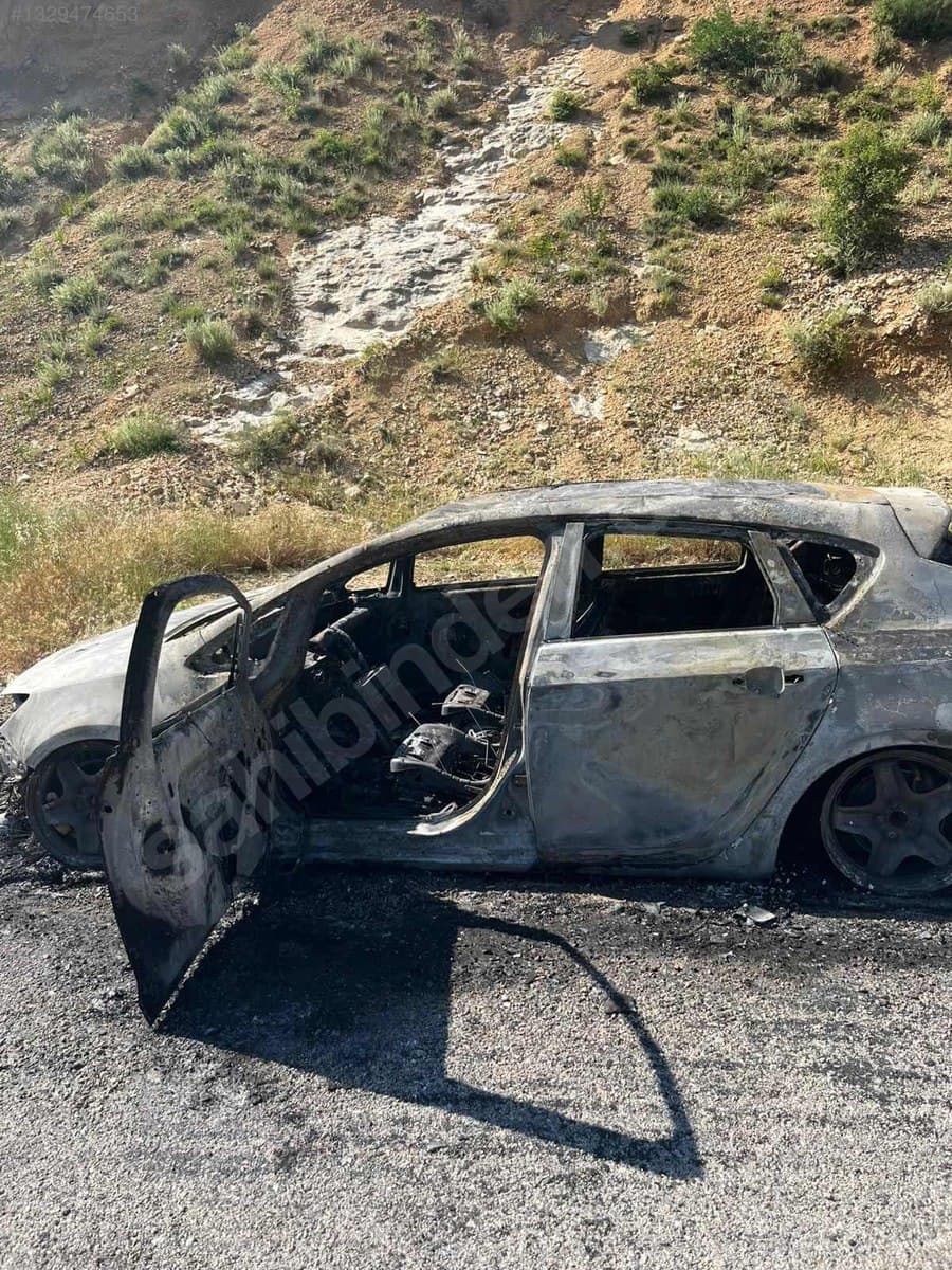 2012 Opel Astra 1.3 — Yanmış — fotoğraf 1