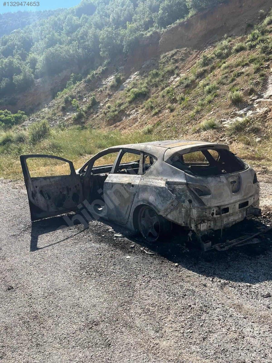 2012 Opel Astra 1.3 — Yanmış — fotoğraf 2